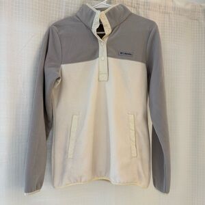 Columbia Gray and Cream Pullover Sweatshirt